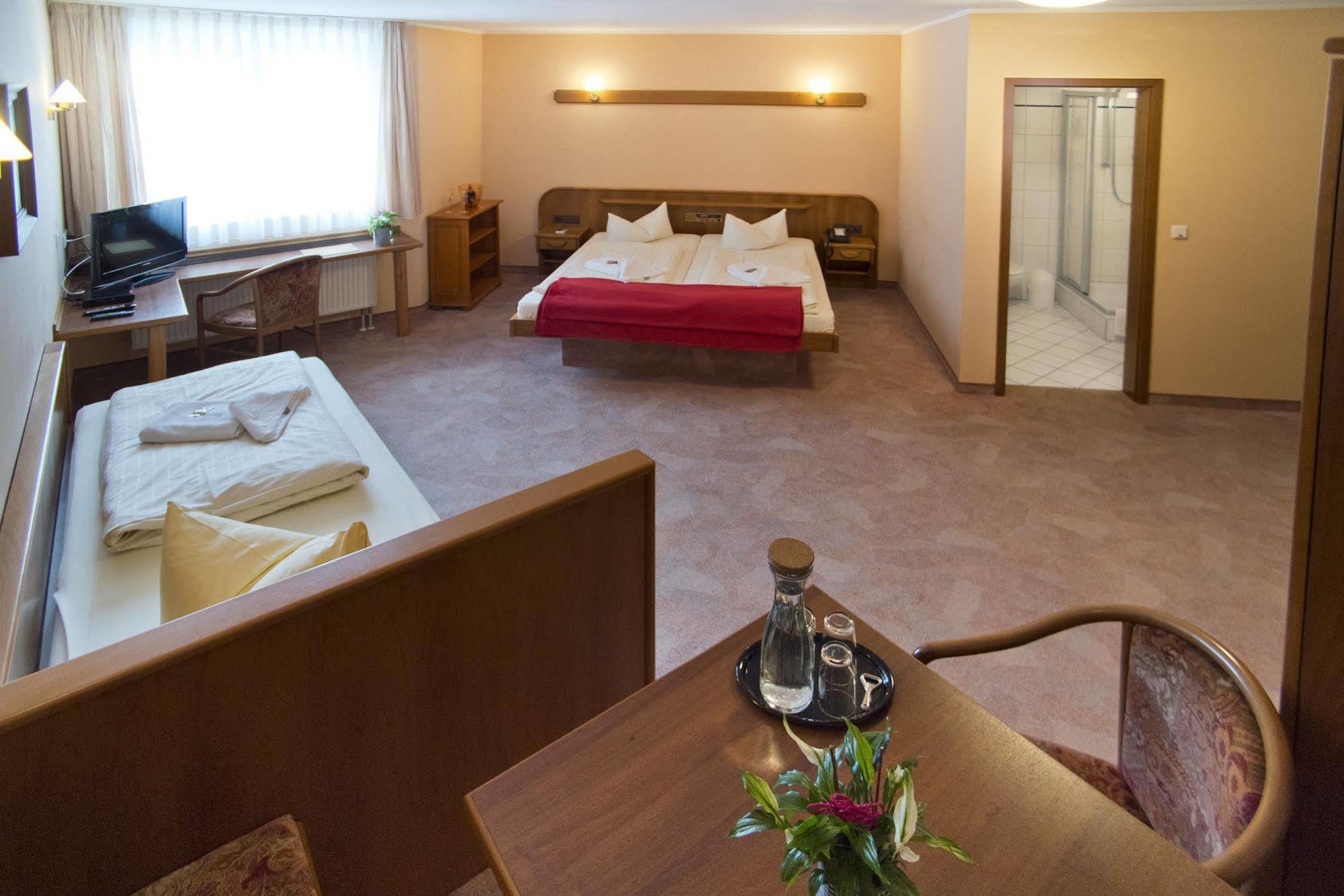 Rennsteighotel Herrnberger Hof Нойхаус-ам-Реннвег Экстерьер фото