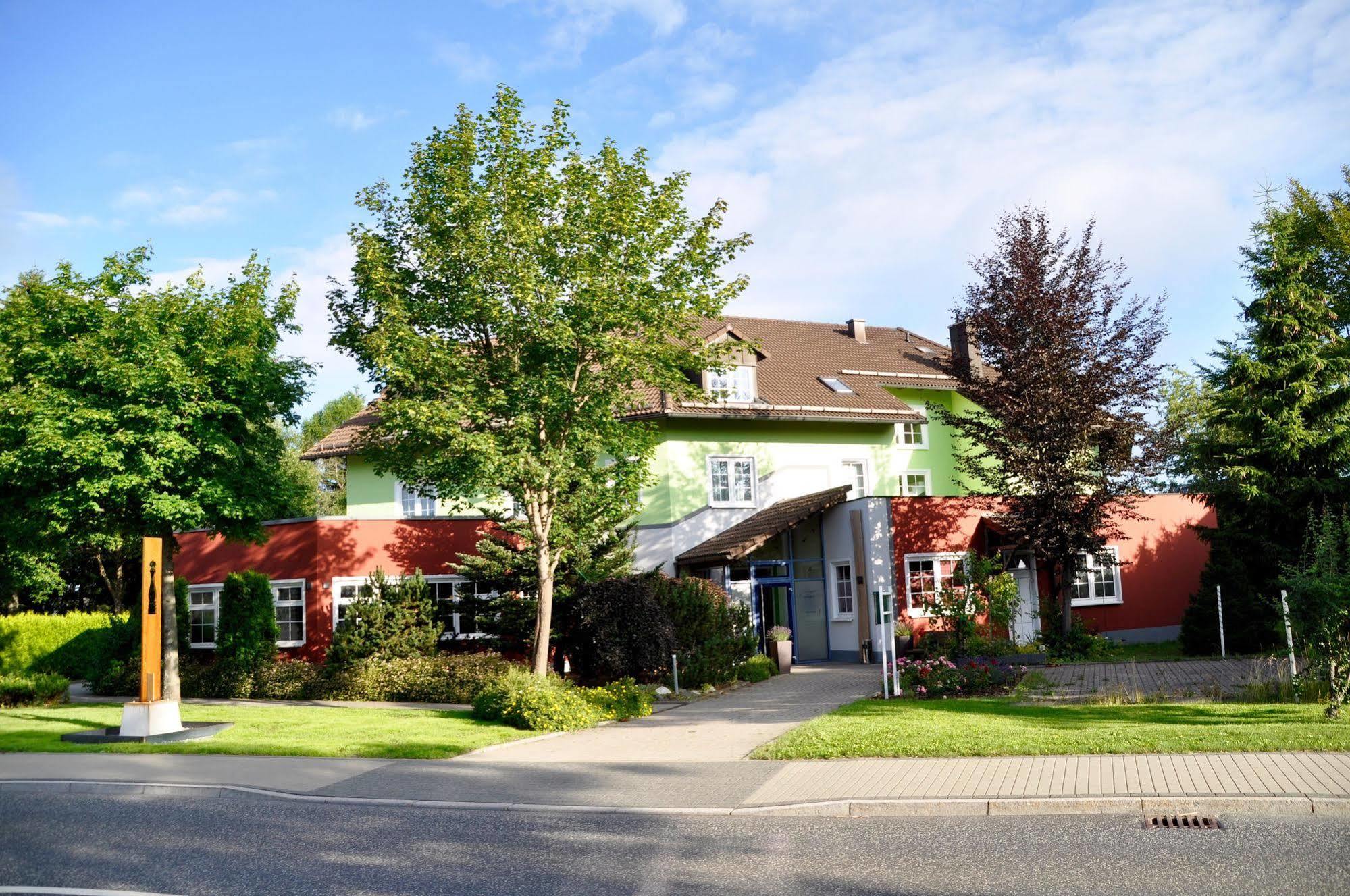 Rennsteighotel Herrnberger Hof Нойхаус-ам-Реннвег Экстерьер фото